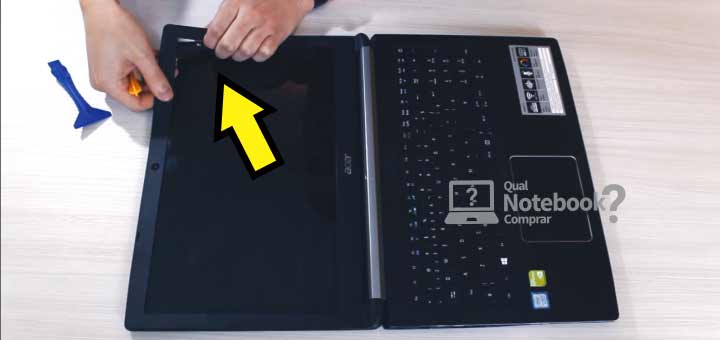 tirar a moldura do notebook para trocar tela display bézier