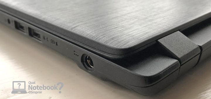 acabamento do Notebook Acer A3 visão lateral e dobradiça
