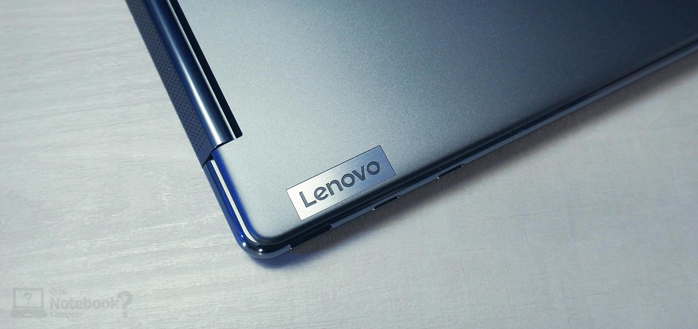 Lenovo Yoga 9i 82LU008BBR Logo Lenovo na tampa do notebook