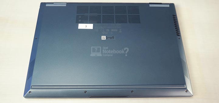 ASUS ZenBook S 13 Flip BP5302ZA-LX114W - Tampa inferior do notebook e detalhes de saidas de som