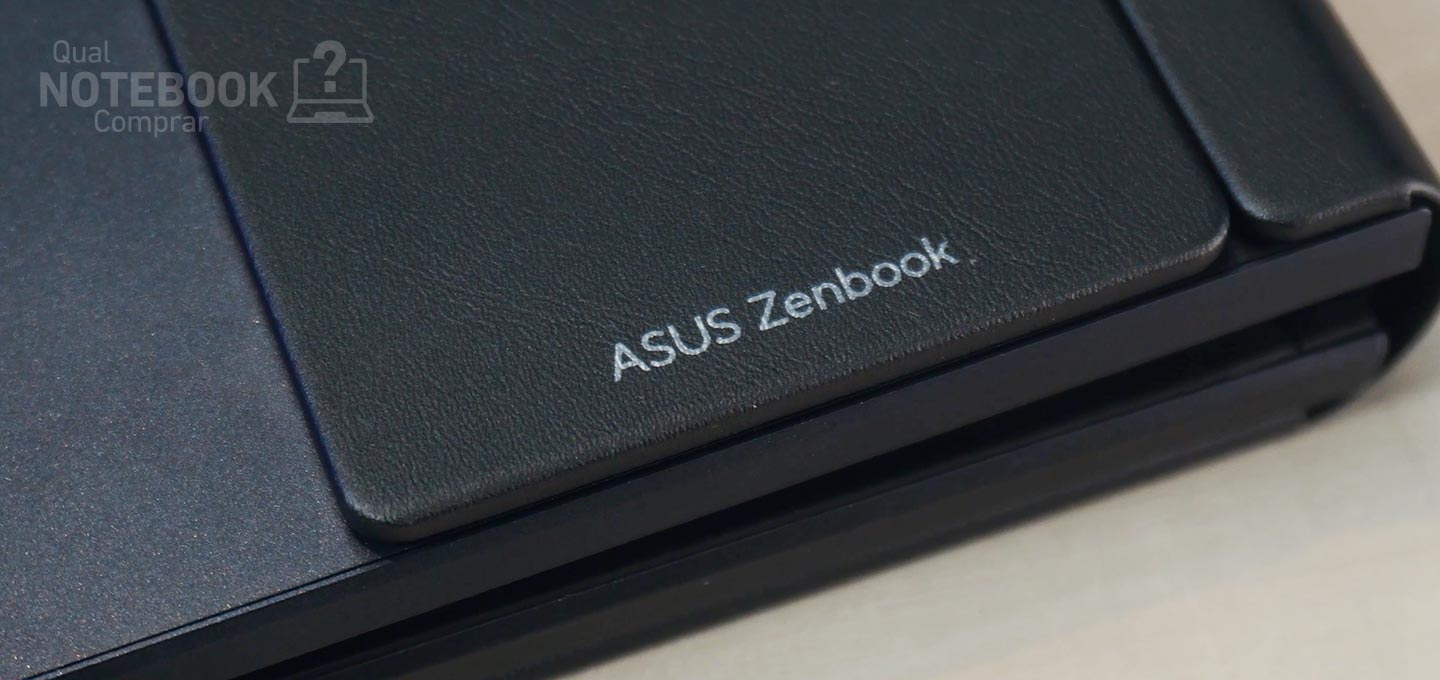 ASUS ZenBook 17 Fold OLED UX9702AA-MD026W - Detalhes do notebook e logo