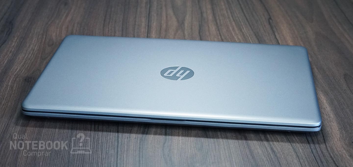 HP 256 G8 7C9Y8LA - Visao geral do notebook com a tampa fechada
