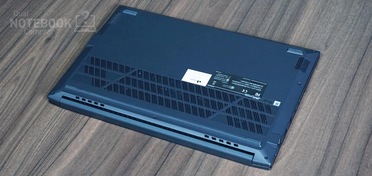 ASUS VivoBook Pro 15 K6502HC-LP096W - Detalhes das saidas de ar do notebook