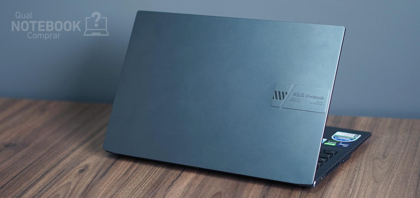 ASUS VivoBook Pro 15 K6502HC-LP096W - Visao geral da tampa traseira do notebook