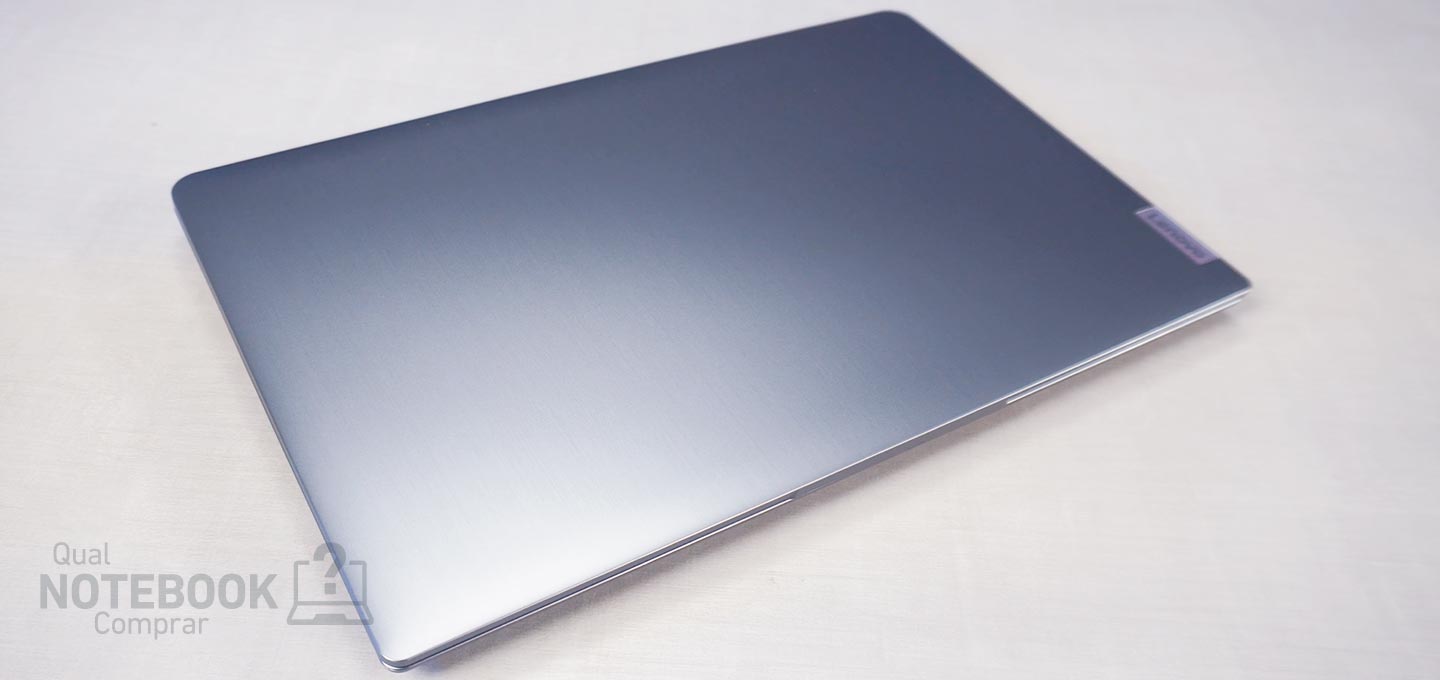 Lenovo IdeaPad 3i 82MD000ABR - Visao geral da tampa superior do notebook