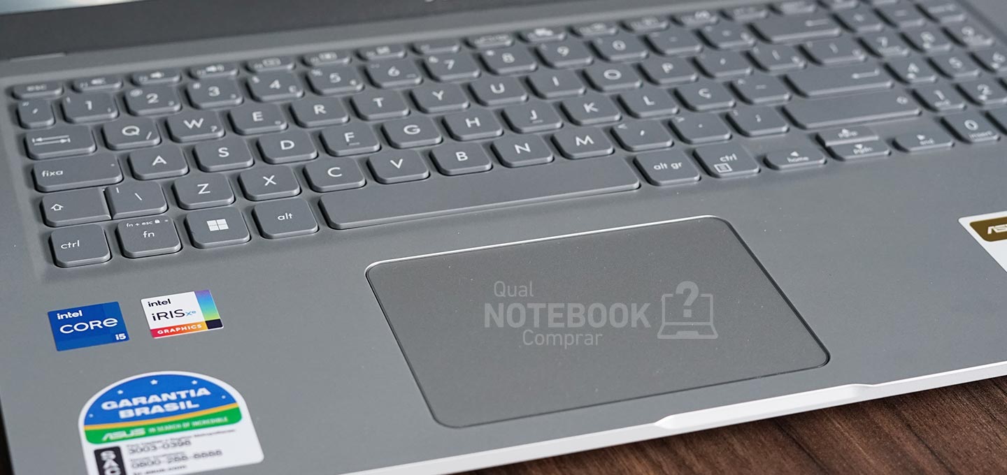 ASUS VivoBook 15 X1500EA-EJ3671 - Detalhes do touchpad pequeno do notebook
