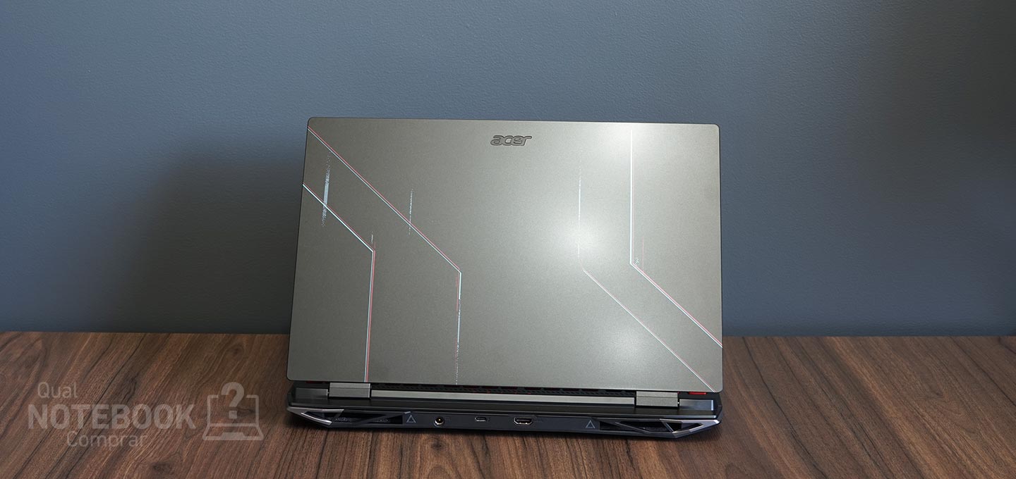 Acer Aspire Nitro 5 AN515-58-58W3 - Detalhes da tampa e logo do notebook