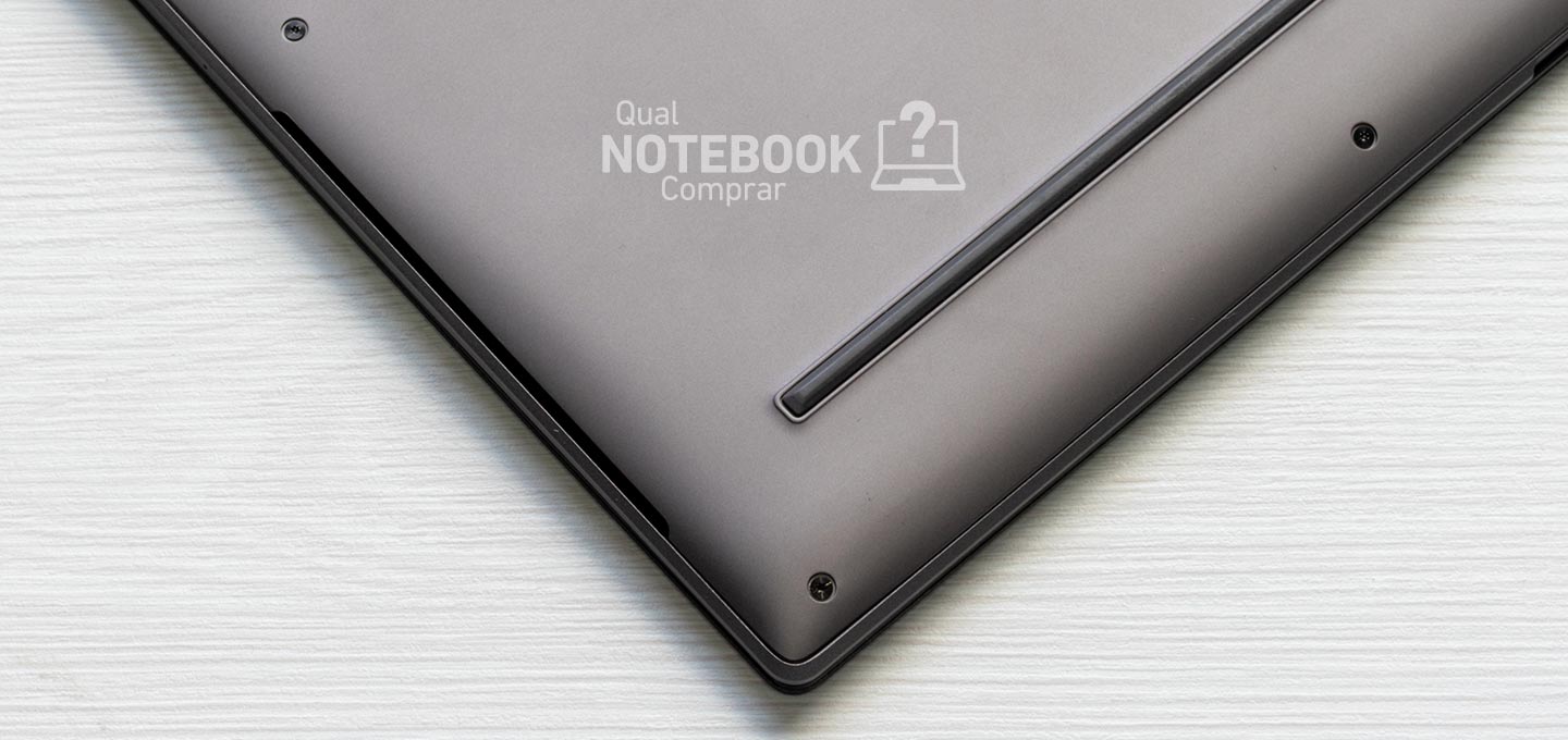 ASUS ZenBook S 16 UM5606WA-RJ265W - Detalhe das saidas de som do notebook