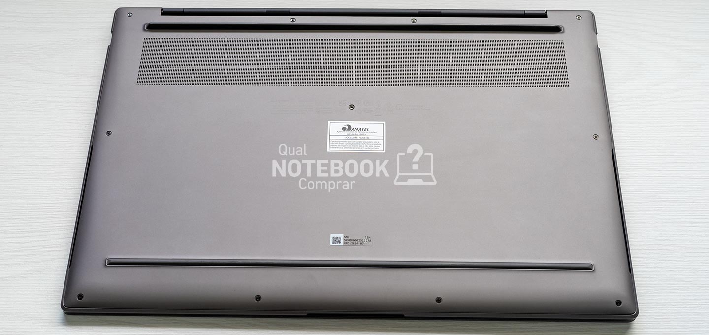 ASUS ZenBook S 16 UM5606WA-RJ265W - Visao geral da parte inferior e entradas de ar do notebook